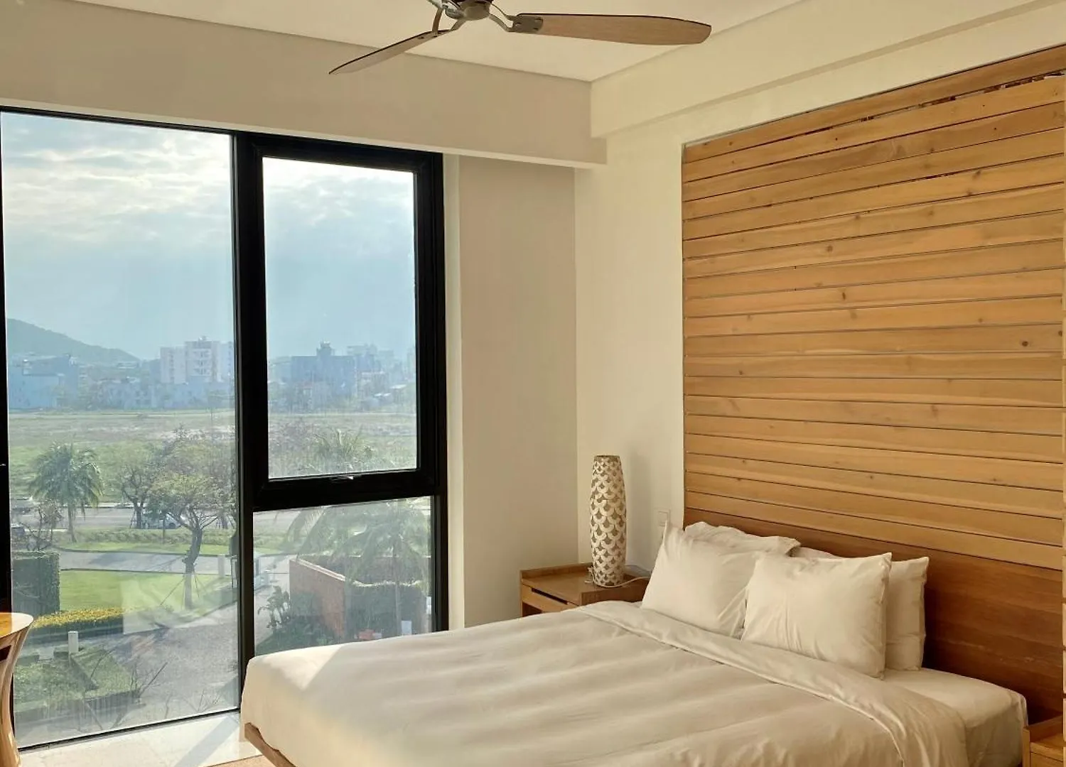 Luxury Apartments 2 Bedrooms In Resort - Free Access Pools Restaurants  Da Nang