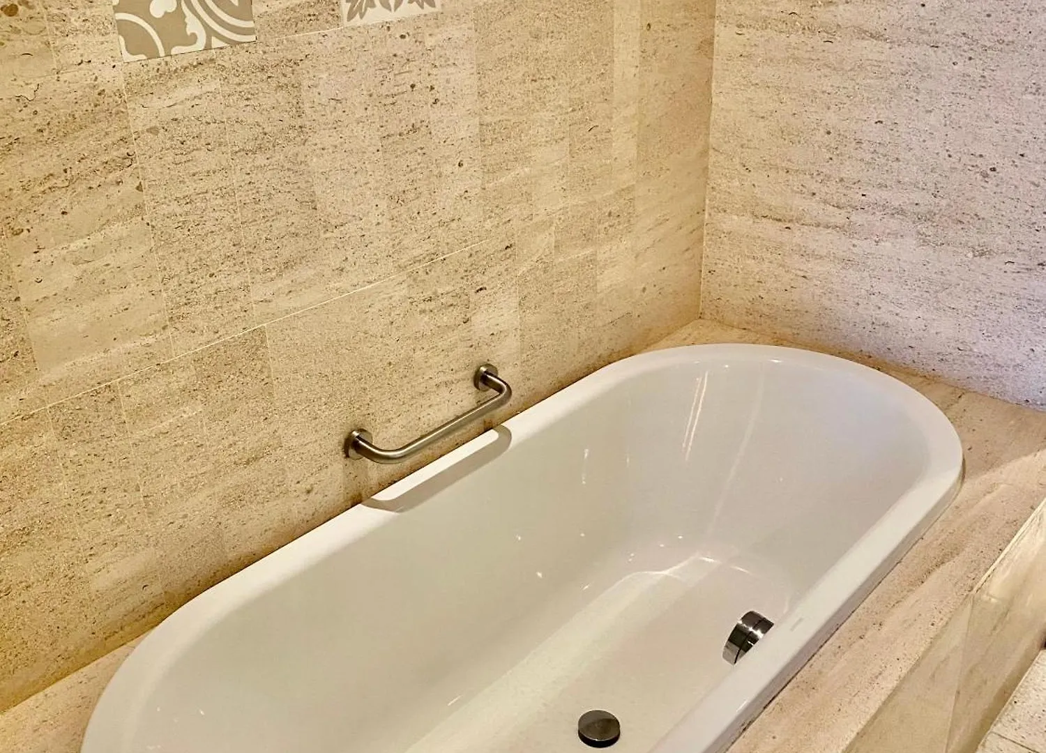 Luxury Apartments 2 Bedrooms In Resort - Free Access Pools Restaurants  Da Nang