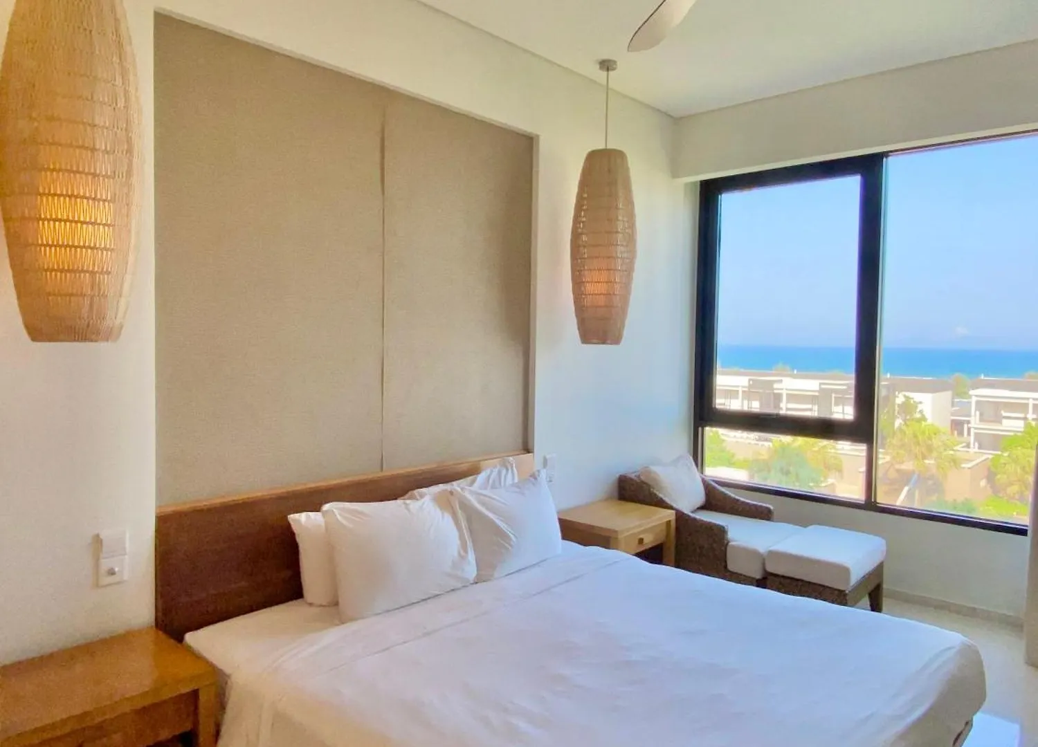 Luxury Apartments 2 Bedrooms In Resort - Free Access Pools Restaurants Da Nang